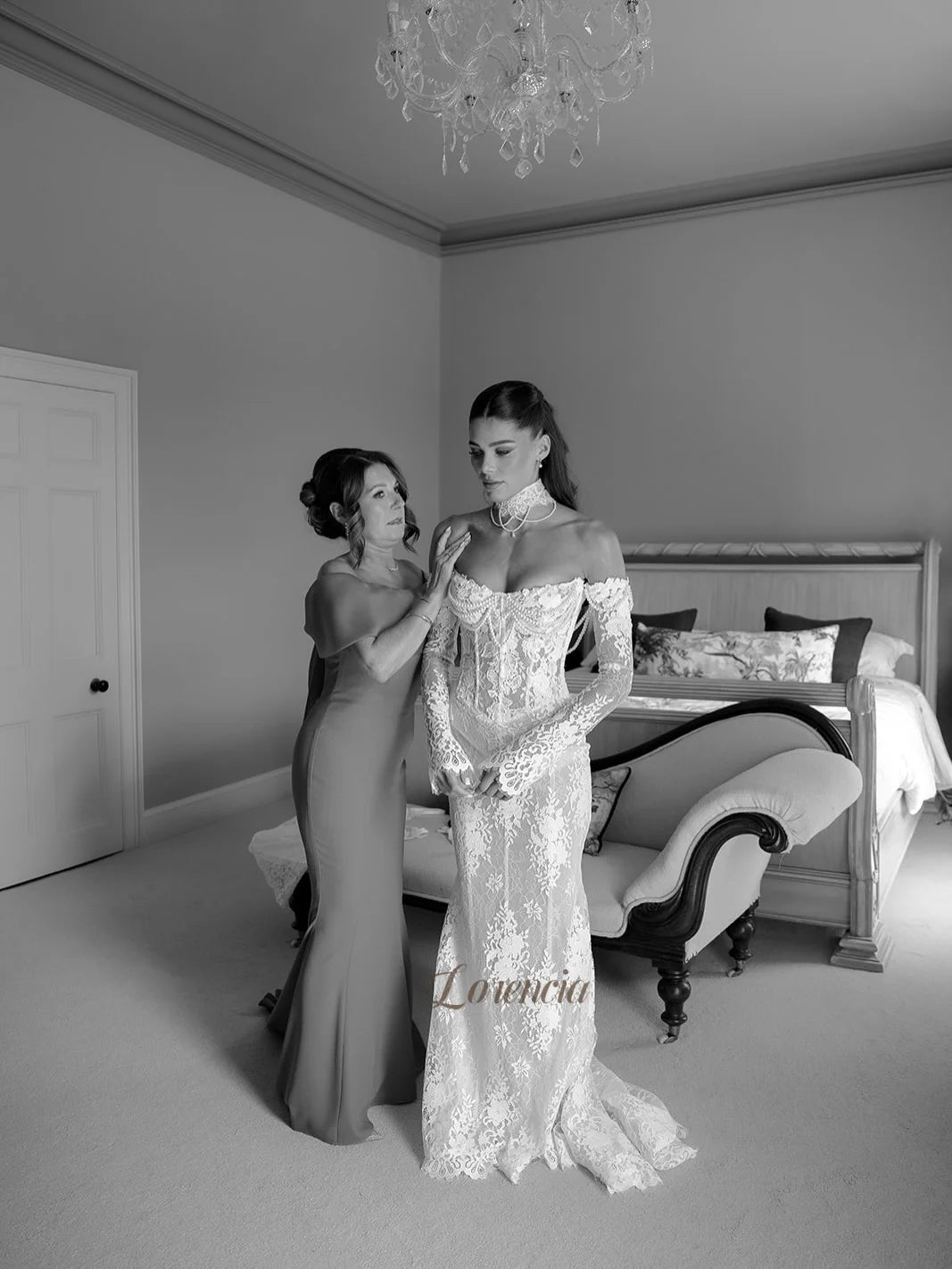 Long Sleeves Lace Wedding Dresses with Choker Pearls Baeding Basque Waist