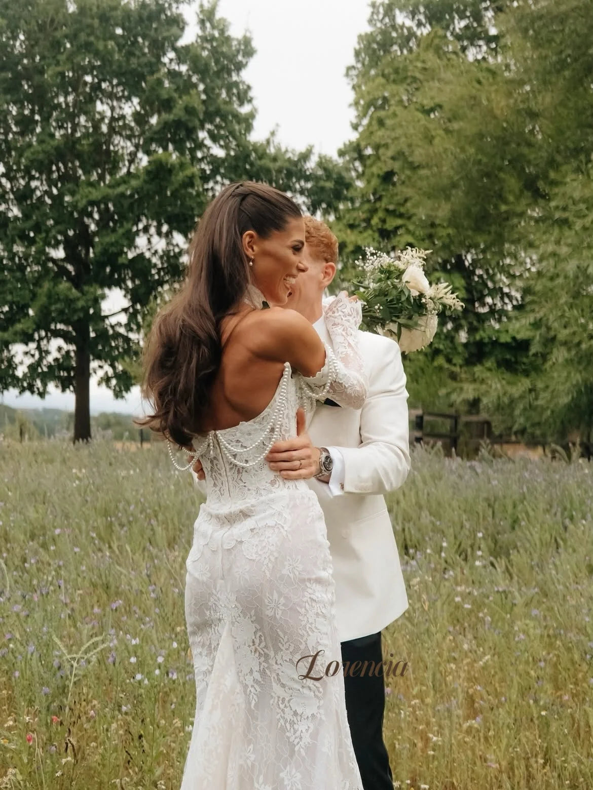 Long Sleeves Lace Wedding Dresses with Choker Pearls Baeding Basque Waist