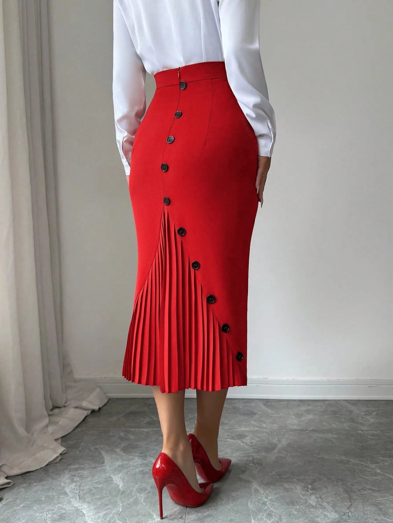 Elegant Ladies Half-Pressed Pleat Decorative Button Skirt Fashionable Women's Mid-Thigh Length Skirt