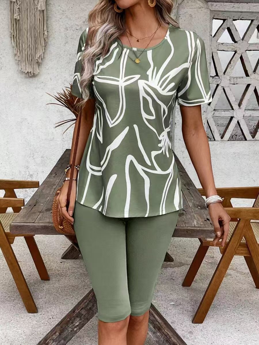 Two-piece Set Featuring A Crew-neck Top And Shorts