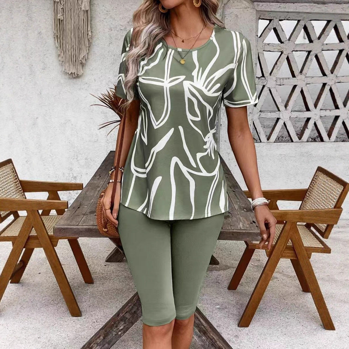 Two-piece Set Featuring A Crew-neck Top And Shorts