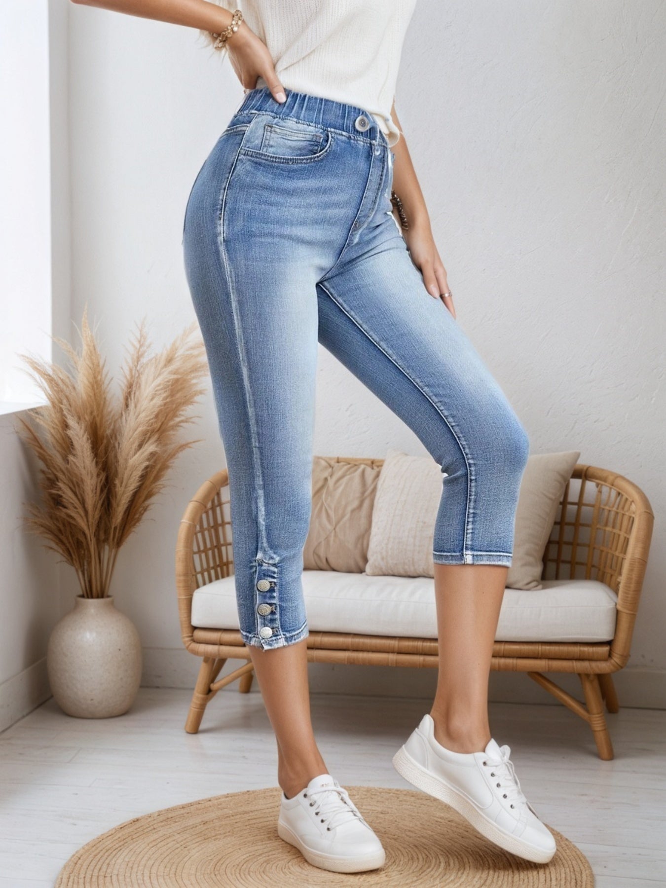 2025 New Women Chic Chic Denim Shorts, Drawstring Closed And Split Button Hem, Comfortable Fabric, Suitable For All Kinds Of Wear, Spring And Summer Women's Wear